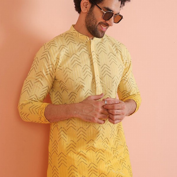 KISAH Men Paisley Embellished Mirror Work Kurta