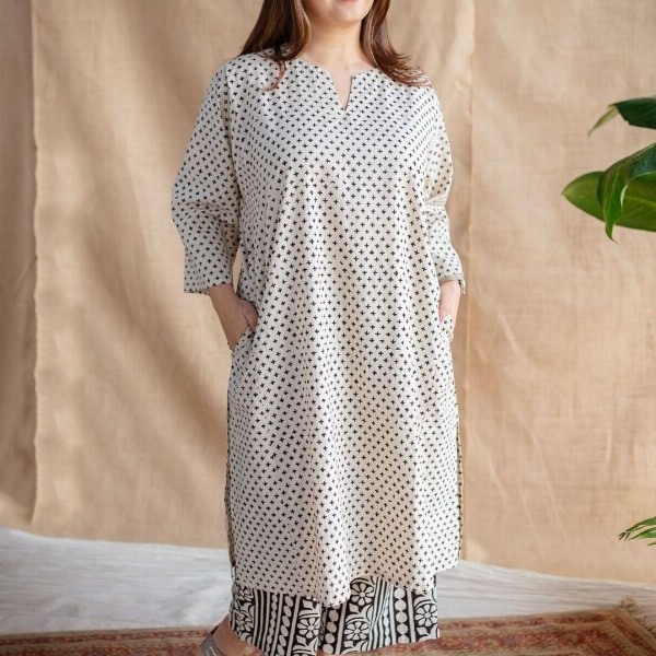 THE INDIAN ETHNIC CO Women Geometric Printed Thread Work Block Print Handloom Kurta