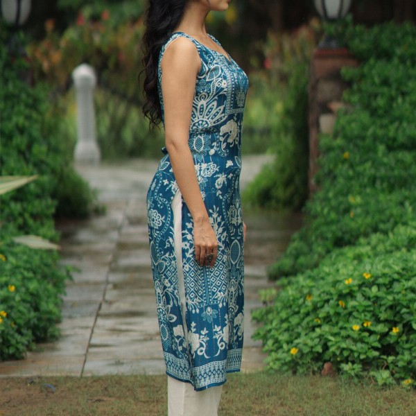 anayna Floral Printed Sweetheart Neck Straight Kurta With Trousers