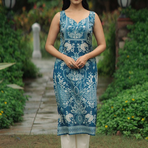 anayna Floral Printed Sweetheart Neck Straight Kurta With Trousers