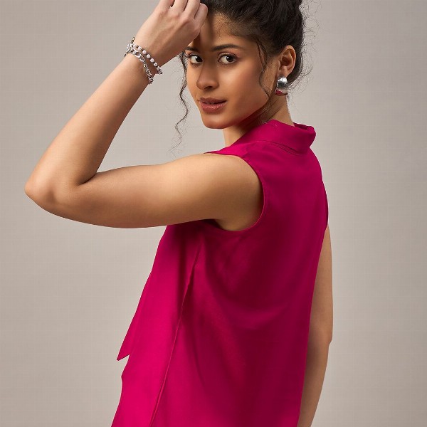 The Roadster Lifestyle Co Front Tie Sleeveless Top