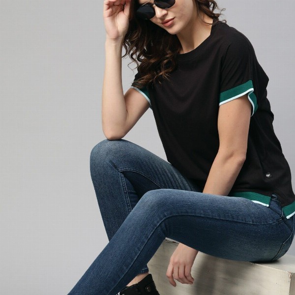 The Roadster Lifestyle Co Black Extended Sleeves Regular Top