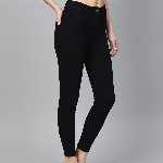 SASSAFRAS Women Black Slim Fit Mid-Rise Clean Look Stretchable Cropped Jeans