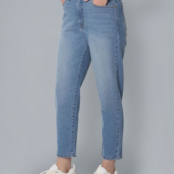 Flying Machine Women Relaxed Fit High-Rise Light Fade Stretchable Cropped Straight Fit Jeans