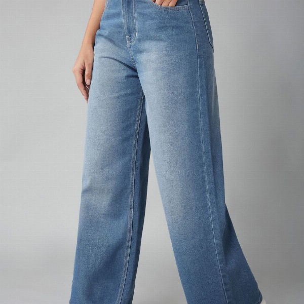 DOLCE CRUDO Women Wide Leg High-Rise Light Fade Stretchable Jeans
