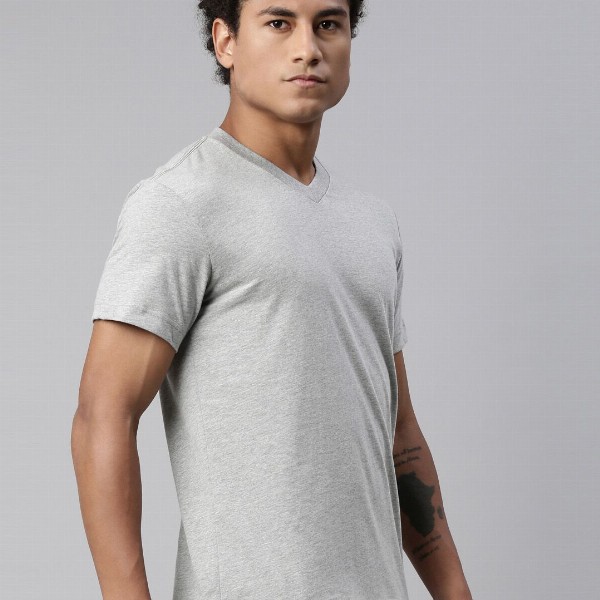 Levis Men Pure Cotton V Neck Short Sleeve Tshirt