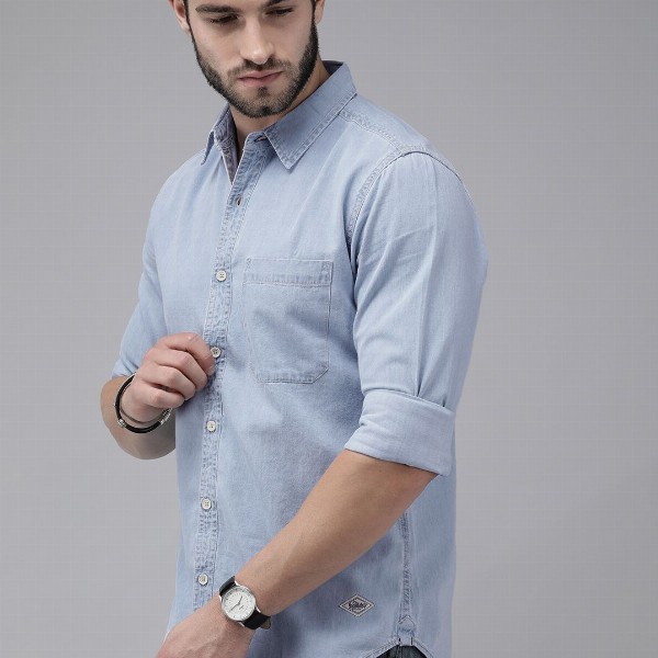 The Roadster Lifestyle Co Men Light Blue Solid Regular Fit Chambray Casual Shirt