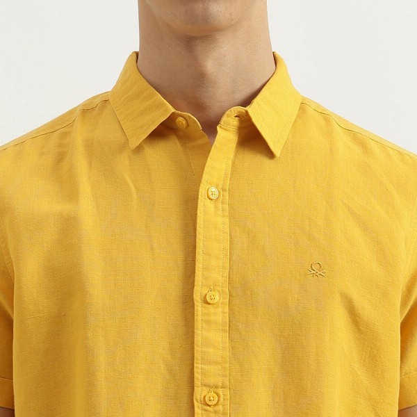 United Colors of Benetton Men Spread Collar Solid Cotton Linen Slim Fit Casual Shirt