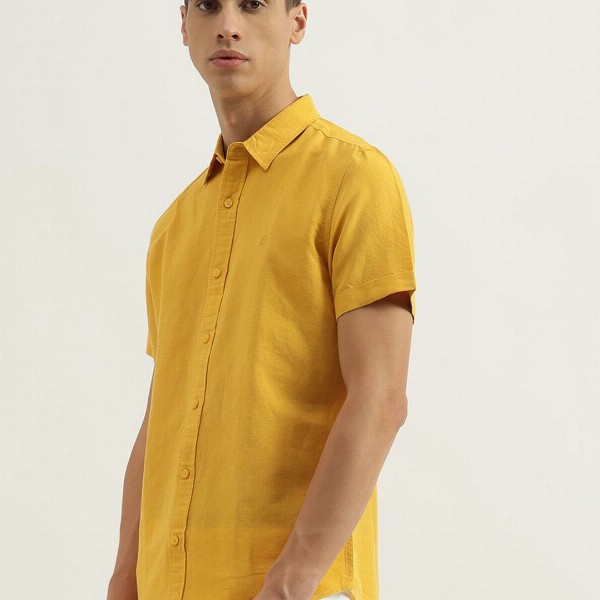 United Colors of Benetton Men Spread Collar Solid Cotton Linen Slim Fit Casual Shirt